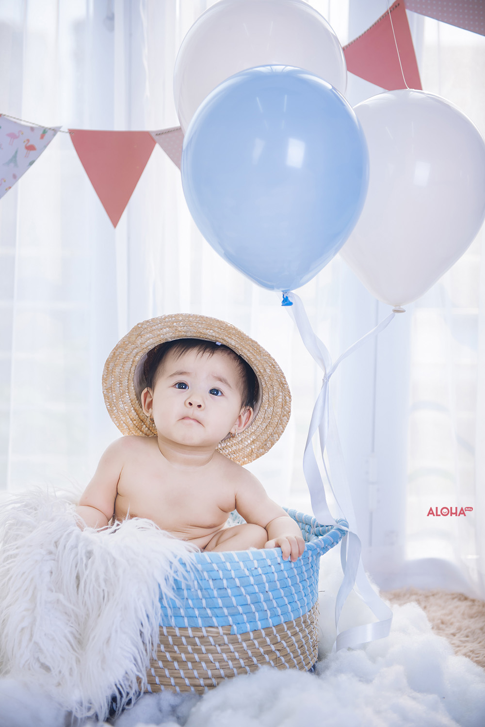 album ảnh bé thỏ con chiên bánh